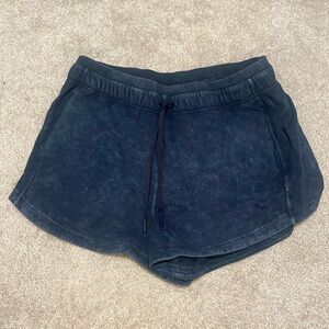 Lululemon inner glow short 3” in the color acid rubber dye true navy size 10
